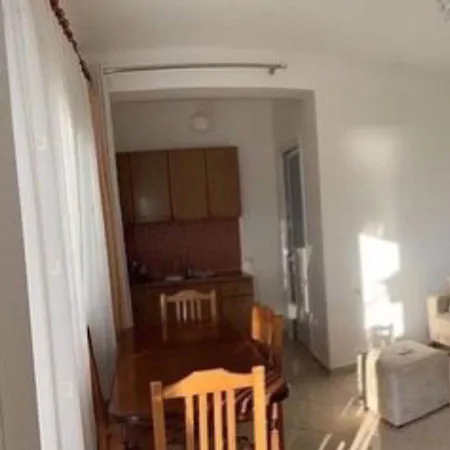 Malaj House 1 Hébergement de vacances *